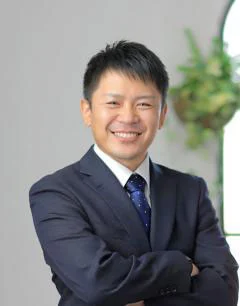 オーサムのサクラと思われる男性やまざとたつや