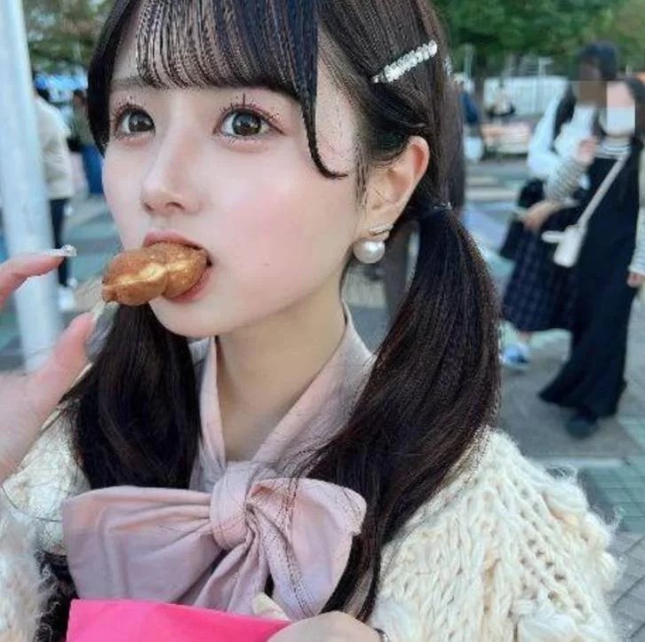 えんかつのサクラと思われる女性りこ