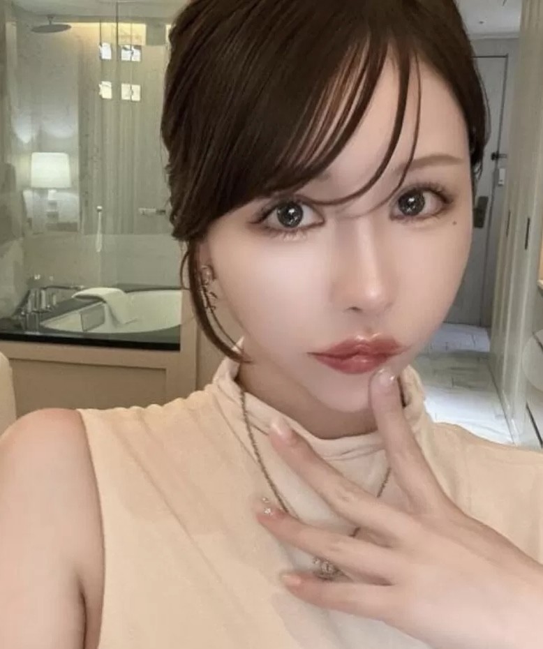 アイリスのサクラと思われる女性まりあ