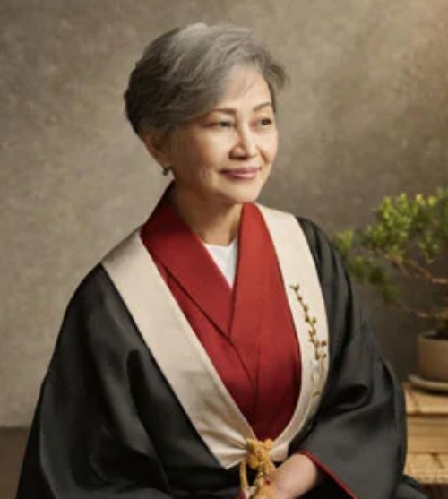 万福の鑑定師と名乗る女性天流 麗子