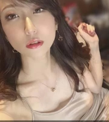 縁結びのサクラと思われる女性ありあけまや