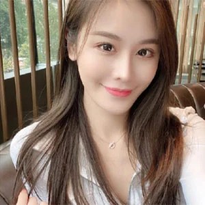 縁結びのサクラと思われる女性みずのまさみ