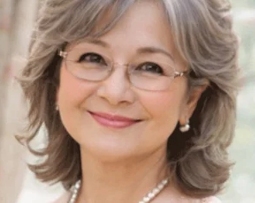 7つ葉のクローバーの鑑定師と名乗る女性桜宮しずか