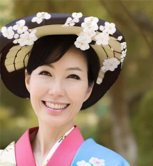 福の花の鑑定師と名乗る女性桜ノ宮詩織