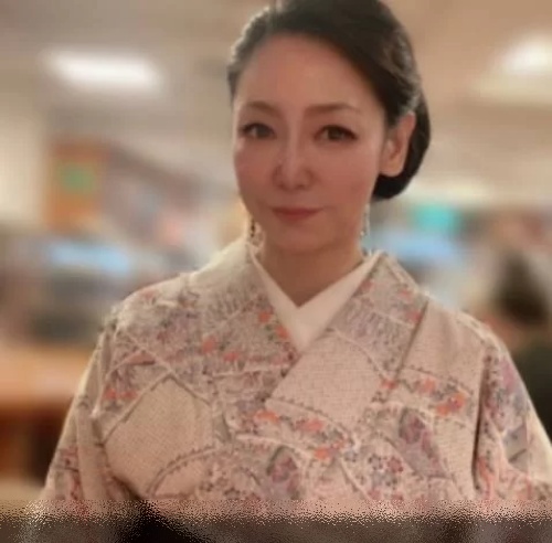 熟年王国のサクラと思われる女性しず子
