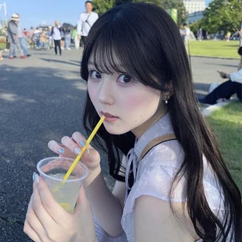 ココアイのサクラと思われる女性美琴