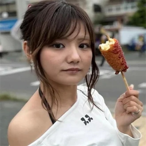 MIXリアルのサクラと思われる女性まりまり