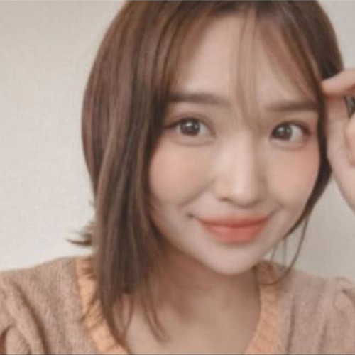 熟愛ロマンスのサクラと思われる女性まつばら